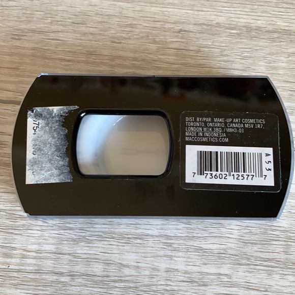 MAC 7 Lash False Lashes - Picture 2 of 4